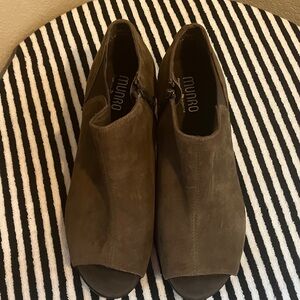 Munro Women's Brown Ankle Booties